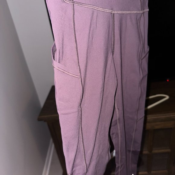 Lululemon Fast & Free Luxtreme 7/8 Leggings, size 6 - Picture 3 of 5